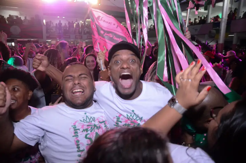 Comunidade do Morro da Mangueira, durante o anuncio do enredo da tradicional escola de samba