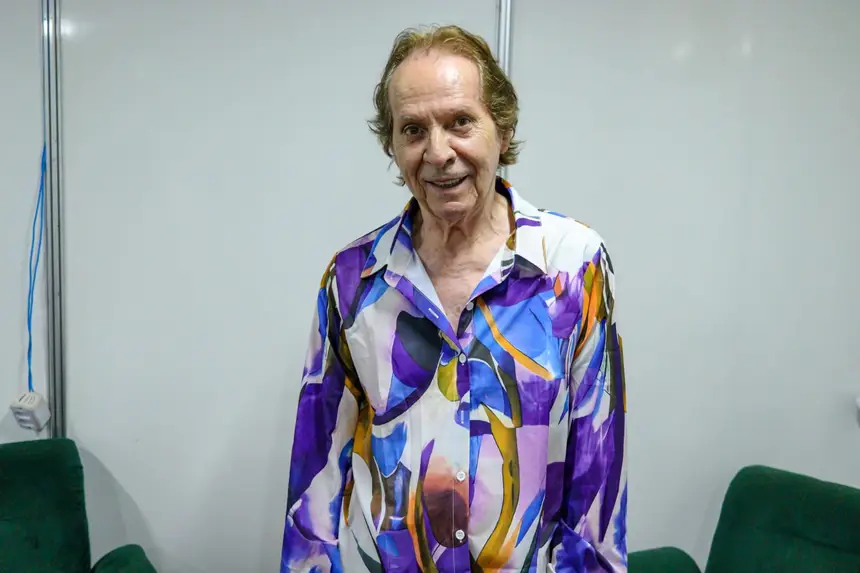 Cantor e compositor Beto Guedes 