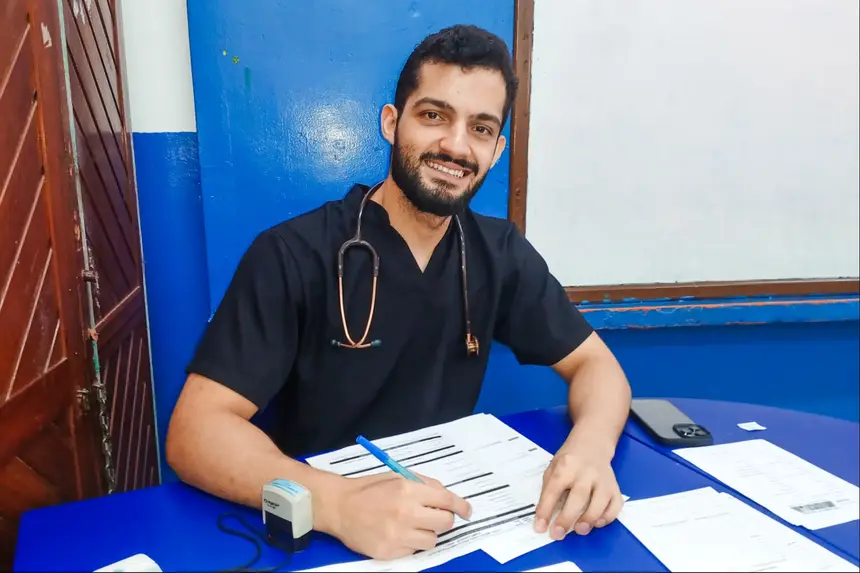 Raphael Henrique, médico clínico geral da ação de saúde nos habitacionais