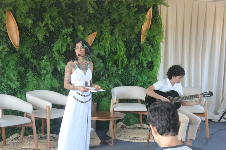 O encontro contou com intervenção poética de Francisca Kaunna