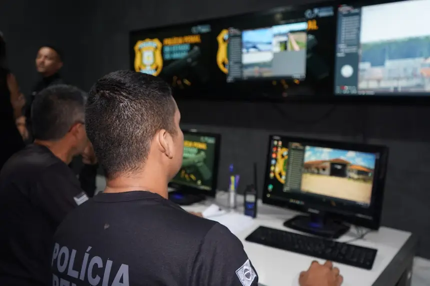 Videomonitoramento acontece de forma estratégica sendo operado pelo policiais penais