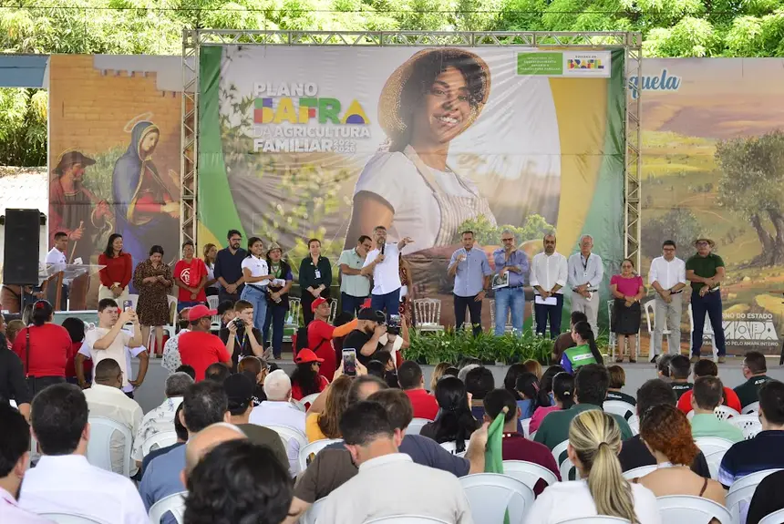 O evento contou com a participação de vários políticos do estado e produtores ruais.