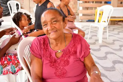 notícia: Moradora do Alto Pirativa atravessa rio para participar da 3ª grande ação de saúde e cidadania do Mais Sorriso
