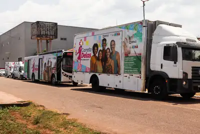 notícia: 'Carreta Delas' do Governo do Amapá chega a Santana e inicia montagem das estruturas para atendimentos de saúde