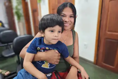notícia: Mãe surda recebe suporte da Central de Libras durante primeiro atendimento odontológico do filho no CEO do Amapá