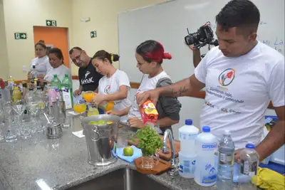 notícia: Moradores do Miracema, em Macapá, recebem capacitação em coquetelaria e gestão de restaurante pelo Governo do Amapá