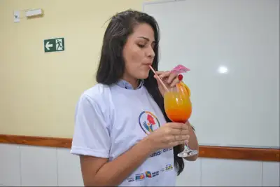 notícia: ‘Não é comum vermos curso de mixologia, gostei muito’, diz moradora do Residencial Miracema ao participar de capacitação em coquetelaria