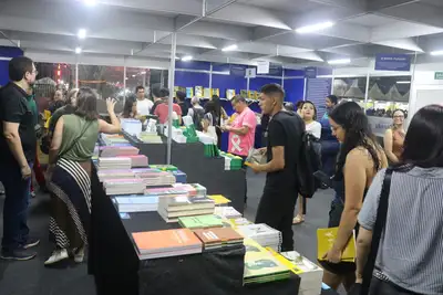 notícia: Senado Federal leva livros a preço de custo e amplia acesso à leitura na Folia Literária Internacional do Amapá