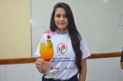 notícia: ‘Não é comum vermos curso de mixologia, gostei muito’, diz moradora do Residencial Miracema ao participar de capacitação em coquetelaria