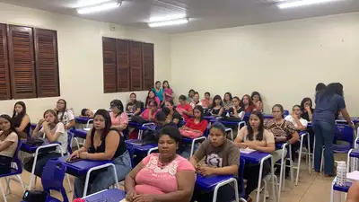 notícia: Escola Estadual Joaquim Nabuco, em Oiapoque, inicia cursos profissionalizantes para mulheres por meio de programa federal