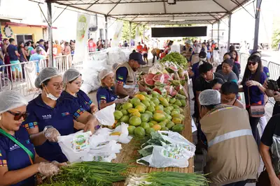 notícia: Governo do Amapá realiza a primeira edição da feira “Amapá que Alimenta” e beneficia 650 famílias no Residencial Mucajá, em Macapá