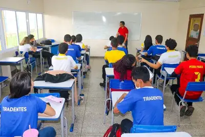 notícia: Governo do Amapá realiza pagamento de outubro com reajuste de 5,73% para servidores da Educação