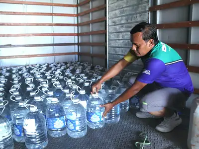 notícia: Governo do Estado envia mais de mil litros de água potável para famílias da Vila do Sucuriju, no município de Amapá