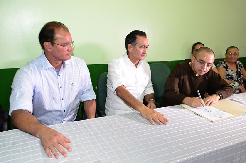 Governador Waldez Góes se comprometeu em continuar apoiando o trabalho social