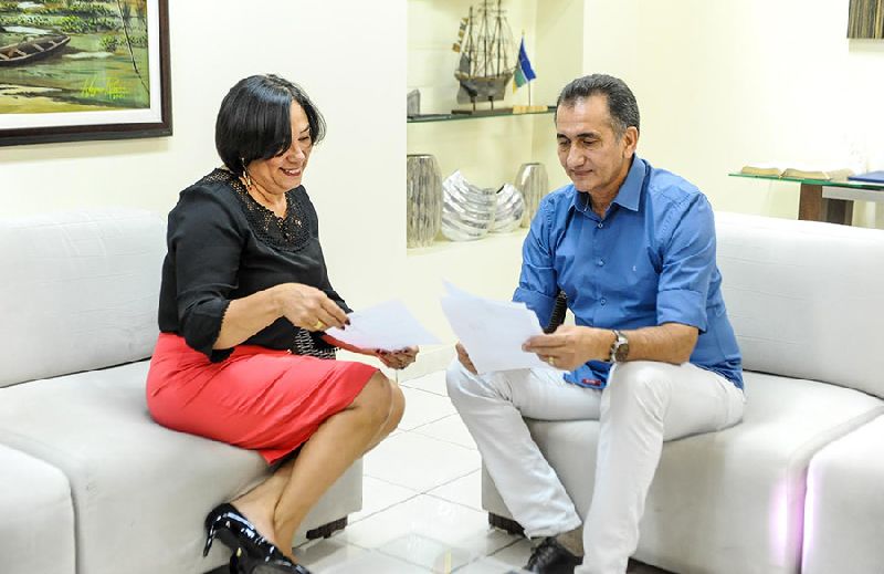 Prefeita Belize Ramos entregou ao governador Waldez Góes as demandas do município de Pracuúba