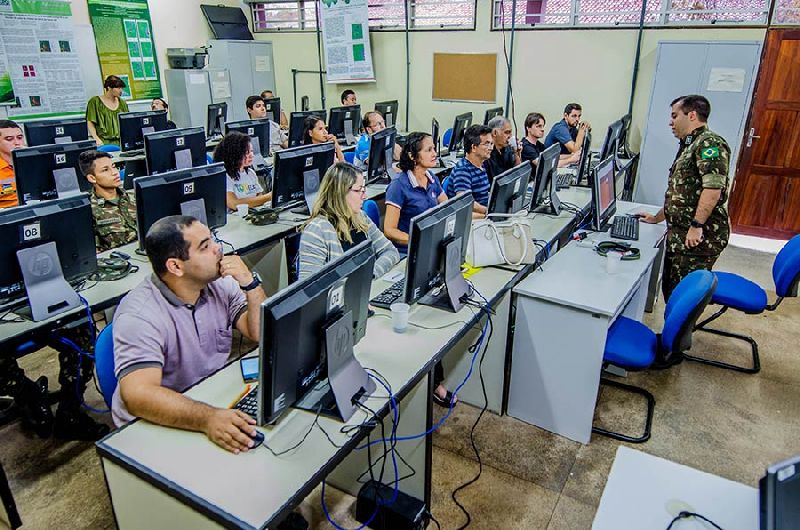Durante a capacitação, os técnicos aprendem a utilizar duas principais plataformas da Base Cartográfica do Amapá