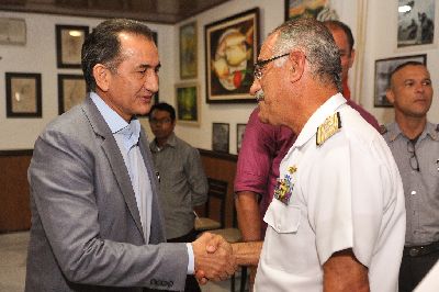 notícia: Governador discute apoio mútuo com comandante de Operações Navais da Marinha do Brasil