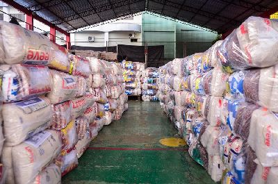 notícia: Governo do estado acompanha entrega de ajuda humanitária no Bailique