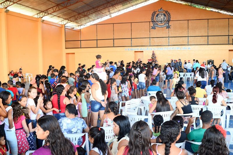 No total, 7 mil crianças, moradoras de vários bairros de Santana participaram do evento