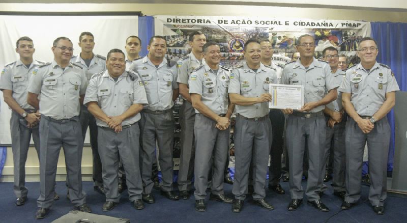 Integrantes das coordenações dos projetos foram homenageados com certificados durante solenidade de encerramento