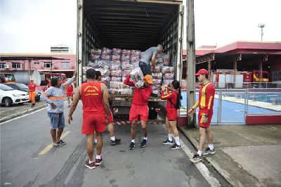 notícia: Governo do Amapá começa a organizar envio de ajuda humanitária a Laranjal do Jari