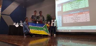 notícia: Estudantes da Escola Esther Virgolino vencem Torneio Internacional de Robôs