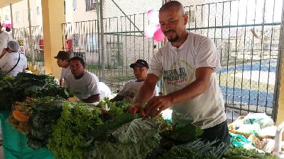 notícia: Feira Solidária organizada pelo Rurap leva produtos de qualidade aos moradores do Macapaba