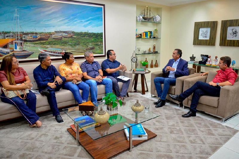 Governador recebeu integrantes da comissão para discutir o assunto, juntamente com o deputado estadual Charly Jhone