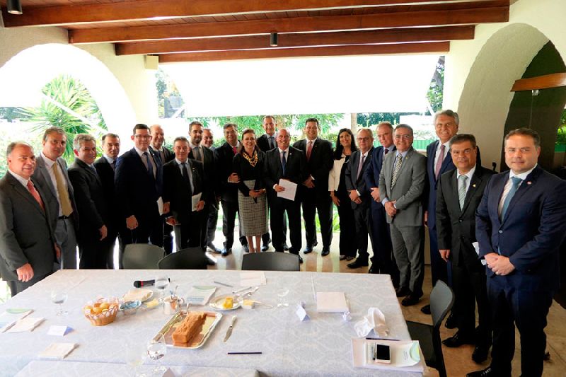 Encontro em Brasília reuniu 25 governadores, presidentes da República, Câmara e Senado, além de lideranças políticas