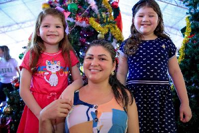notícia: ‘Minhas filhas estão encantadas com o Natal da Solidariedade’, diz moradora de Santana