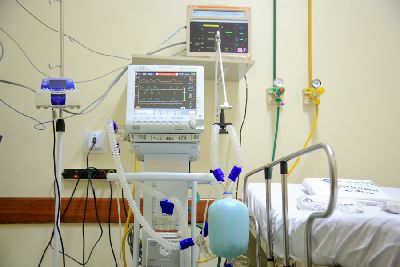 notícia: Centro de Atendimento Intensivo passa a receber pacientes de COVID-19