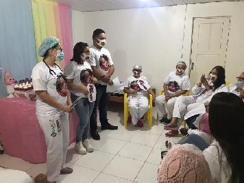notícia: Hospital de Santana inicia conscientização de obstetras para a prática do Clampeamento Oportuno