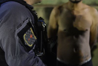notícia: PM fiscaliza mais de 1,3 mil estabelecimentos e registra 892 casos de aglomerações em uma semana