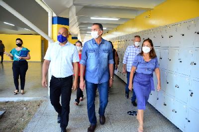 notícia: Com novos espaços, tradicional Escola Tiradentes é entregue pelo governador Waldez; é a 23ª unidade do Novo Saber 