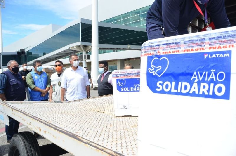 O governador Waldez acompanhou a chegada das vacinas