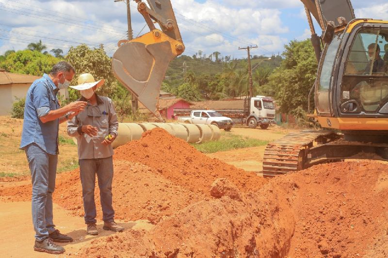 A obra também inclui terraplenagem, asfaltamento, sinalização e construção de calçadas e meio fio