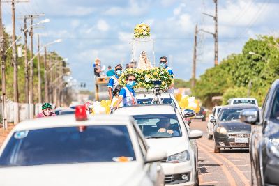 notícia: Fiéis acompanham procissão do Círio com carreatas em vicariatos para evitar aglomerações