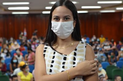 notícia: Governo do Amapá mantém vacinação para adolescentes de 12 a 17 anos sem comorbidades