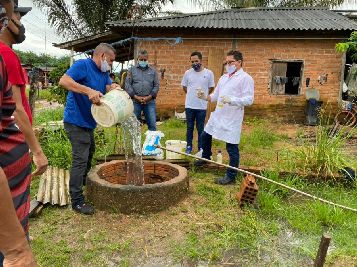 notícia: Caesa coordena desinfecção de poços residenciais atingidos pela enchente em Calçoene