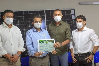 notícia: Selo Amapá: Governador renova certificação de empresa de energia solar e apresenta potencialidades do estado a investidores 