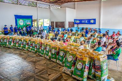 notícia: Comida em Casa atende famílias do Igarapé do Lago e chega a 44,9 mil cestas distribuídas