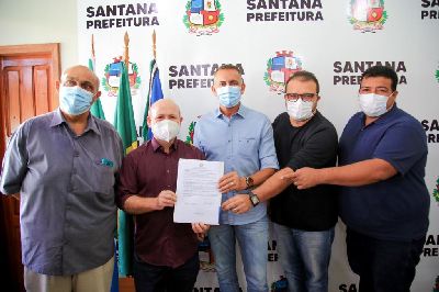 notícia: Governo firma convênio para limpeza e coleta de resíduos sólidos em Santana