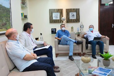 notícia: Covid-19: Governo do Amapá vai auxiliar prefeituras de Macapá e Santana com oxigênio e medicação hospitalar