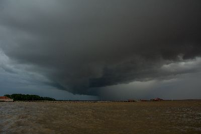 notícia: Meteorologia prevê chuvas de até 200 milímetros em julho para todo o estado