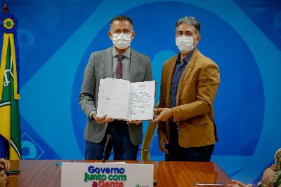 notícia: Governador Waldez empossa novo gestor da Escola de Administração Pública do Amapá