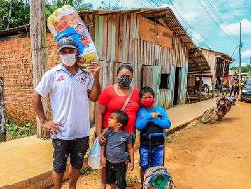 notícia: Governo do Estado leva ajuda humanitária para comunidade rural Vila Nova 