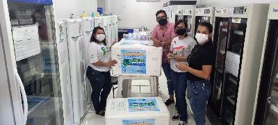 notícia: Governo do Estado distribui mais de 100 mil doses de vacinas contra a covid-19 aos municípios