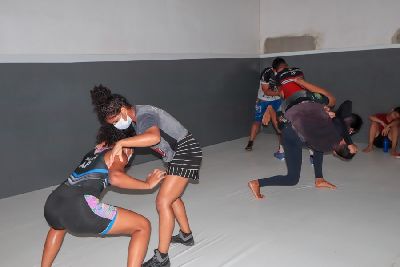 notícia: 'Este projeto mudou a minha vida', diz jovem participante do Nocauteando as Drogas e Finalizando a Violência