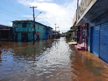 notícia: Governo do Amapá presta assistência à população atingida por cheia dos rios