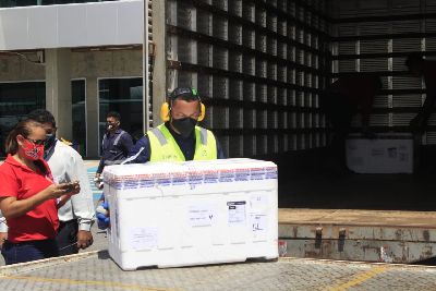 notícia: Amapá recebe novo lote com 8.900 doses de vacina contra covid-19